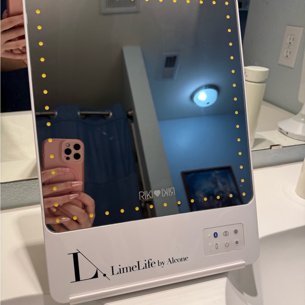 Riki Bluetooth Smart Mirror - Picture 2 of 5